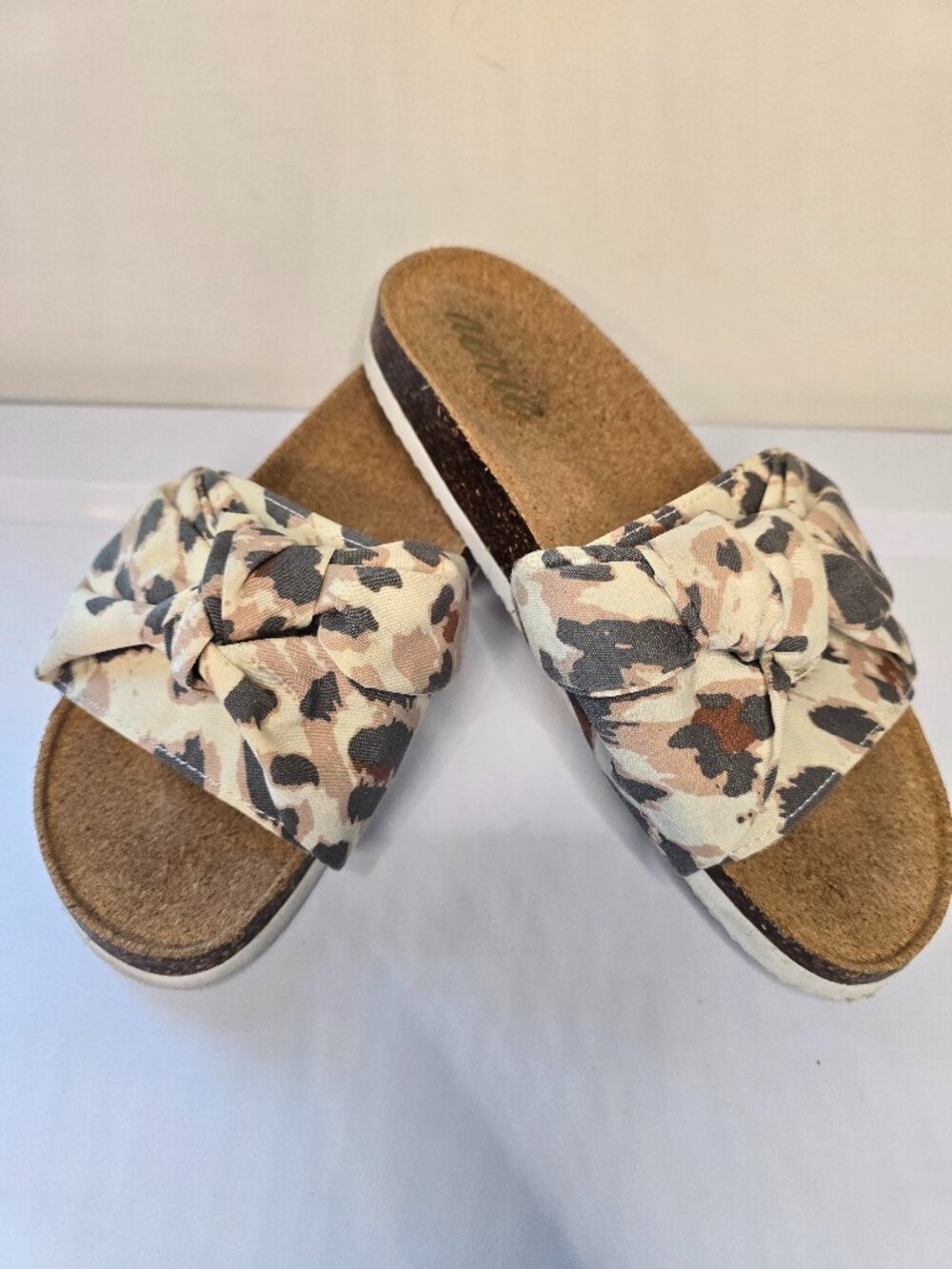 Aerie Bandana Twist Slide - Animal Print and White - Two pairs - Picture 3 of 9
